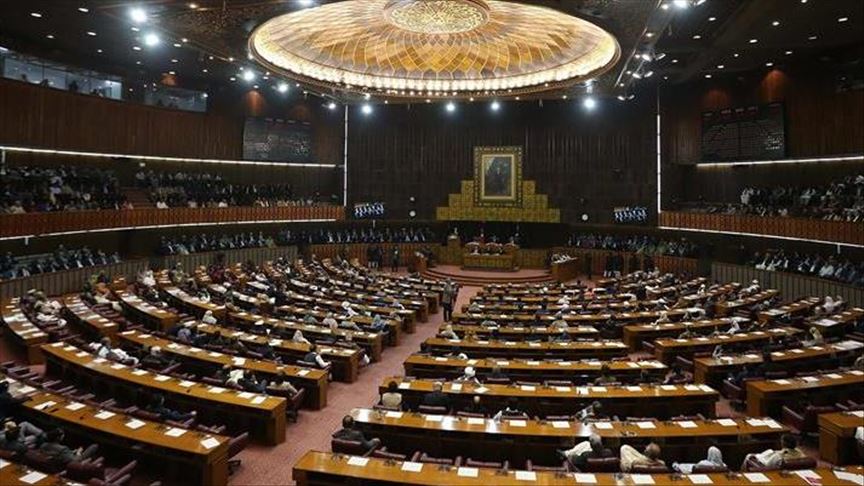 Pakistan Lawmakers Pass Bill On Army Chief's Extension