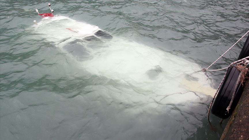 Kastamonu'da fırtına balıkçı barınağındaki tekneyi batırdı 