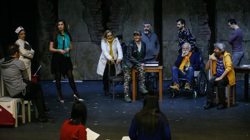 Tiyatro Oyunu Icin Akil Hastanesinde Egitim Aldilar