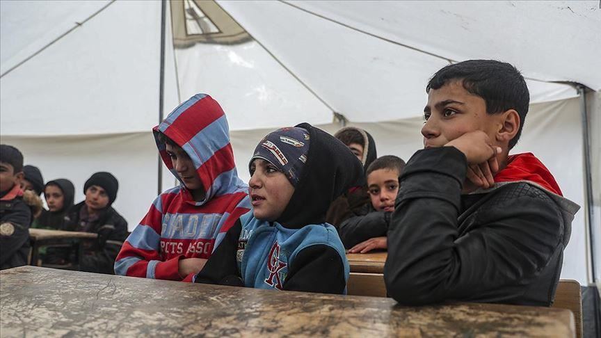 Volunteers turn tent into makeshift school in NW Syria