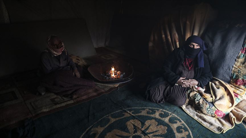 الجوع والبرد والمرض يفتك بسكان مخيم سرمدا السوري (تقرير)