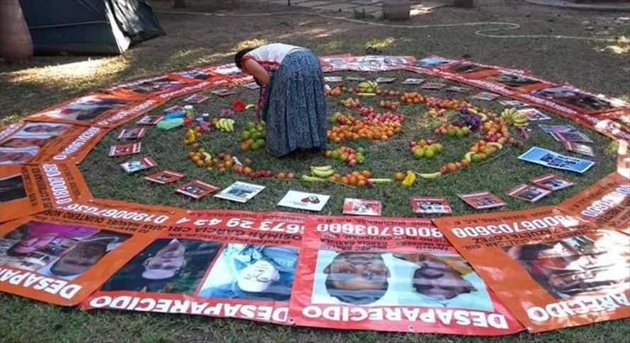 Mexican families look for lost relatives in mass graves