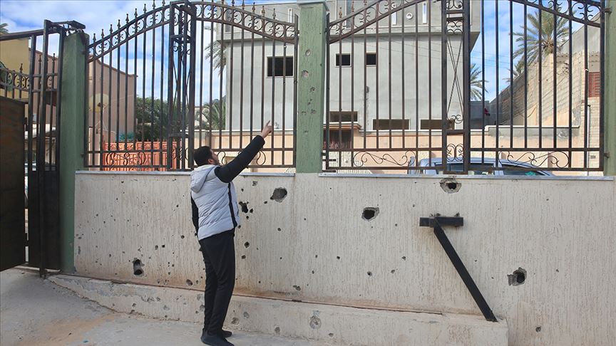 ليبيا.. هجمات "حفتر" على طرابلس تُطفئ بهجة المدارس