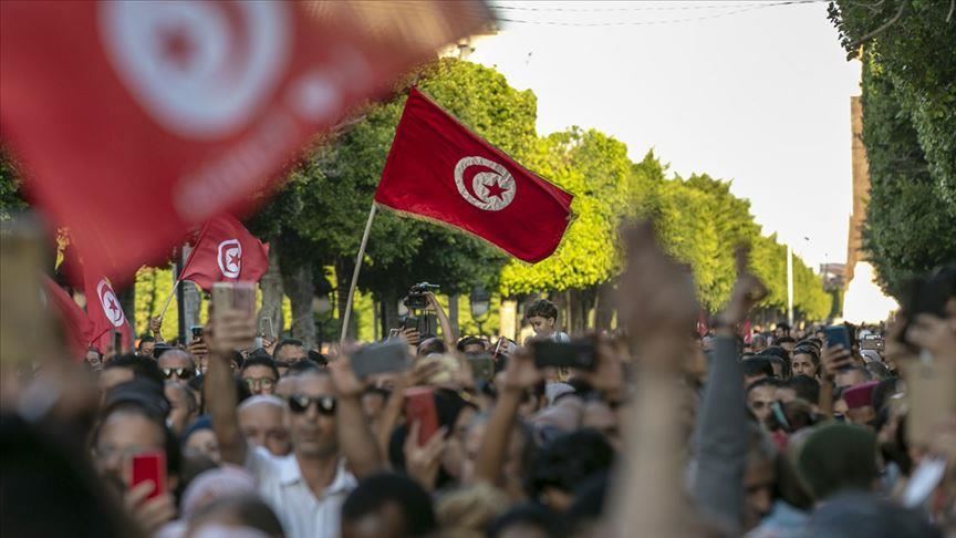 Tunus'ta siyasi parti grupları yeni hükümet için girişimde bulunacak
