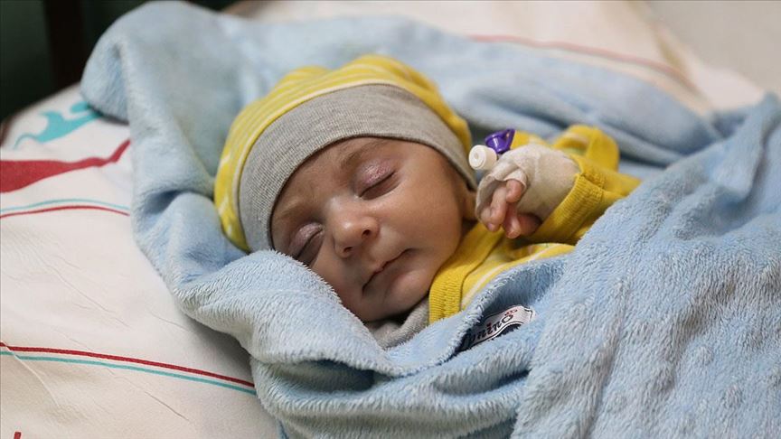'Yaşamaz' denilen Ömer bebek yaşam savaşını kazandı 