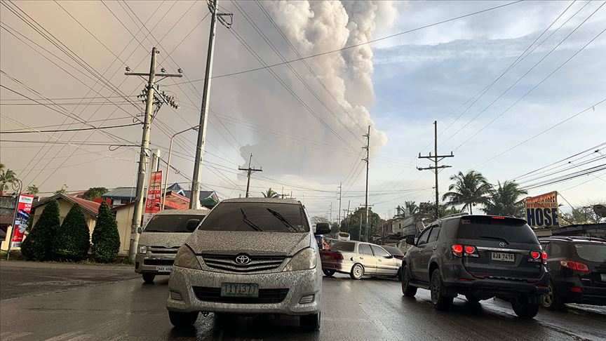 Filipinler'de Taal Yanardağı'nda patlama