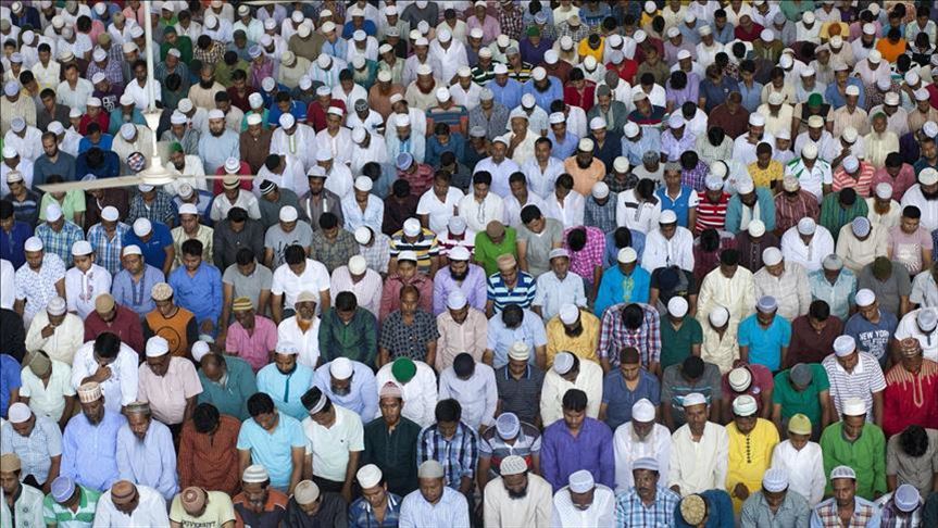 بنغلاديش.. مئات الآلاف من المسلمين يصلون من أجل سلام ورفاهية العالم