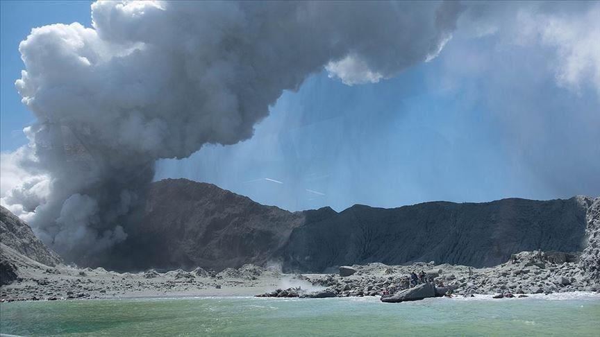 Le bilan de l'éruption d'un volcan en Nouvelle-Zélande est passé à 20 morts