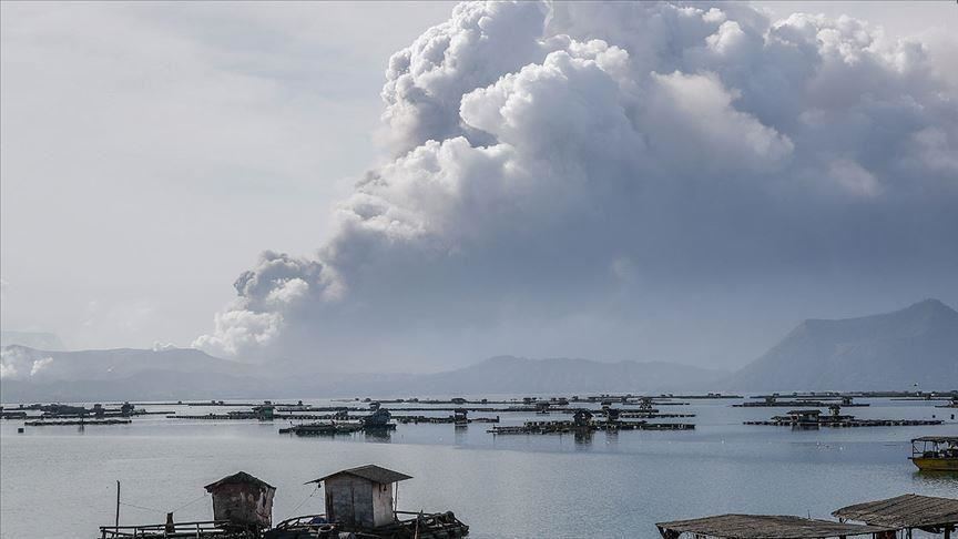 Philippines : des milliers de personnes évacuées en raison d'une éruption volcanique