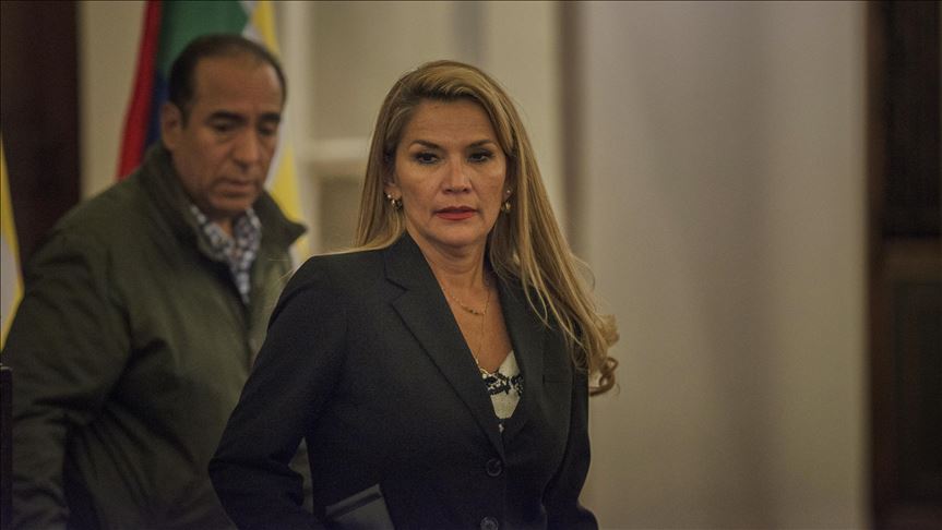 Presidenta interina de Bolivia advierte a Evo Morales por amenazar con "milicias armadas"