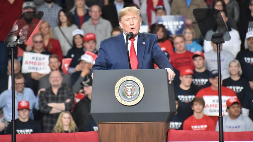 Trump felicita a los manifestantes de Irán por no pisotear una bandera estadounidense 