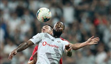 Gelandang Besiktas Lens alami cedera otot