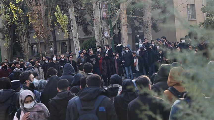 Tragjedia e avionit zemëron protestuesit në Iran