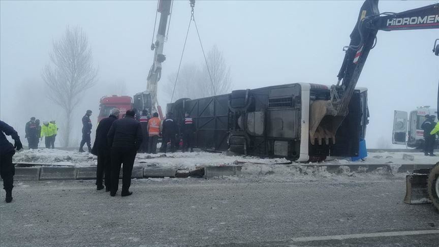 Li Ispartayê otobusa rêwiyan welgeriya: 33 birîndar