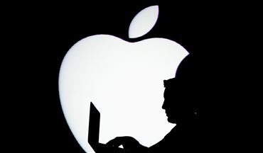 Trump minta Apple buka akses ke ponsel pelaku penembakan Florida