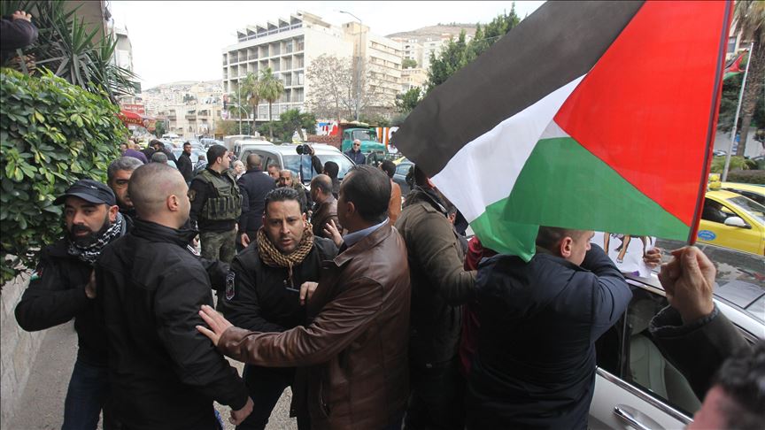Naplouse (Cisjordanie occupée) : Des Palestiniens protestent contre la visite du consul britannique
