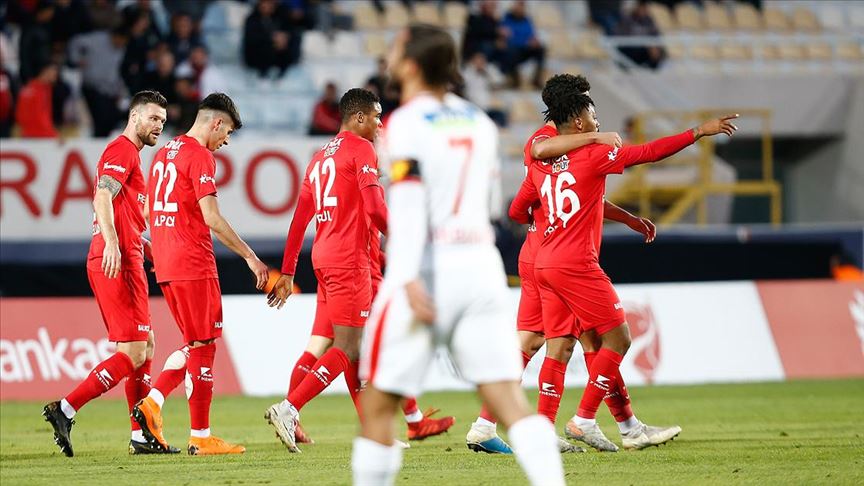 Kupada bol gollü maçın kazananı Antalyaspor