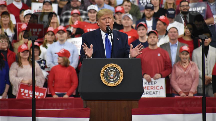 Trump violó la ley al retener la ayuda de Ucrania