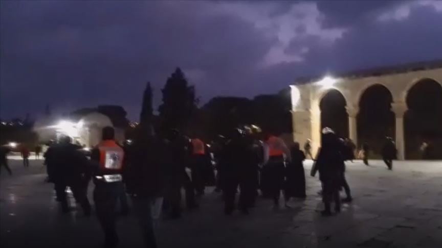 Izraelska policija nasrnula na vjernike u al-Aksi