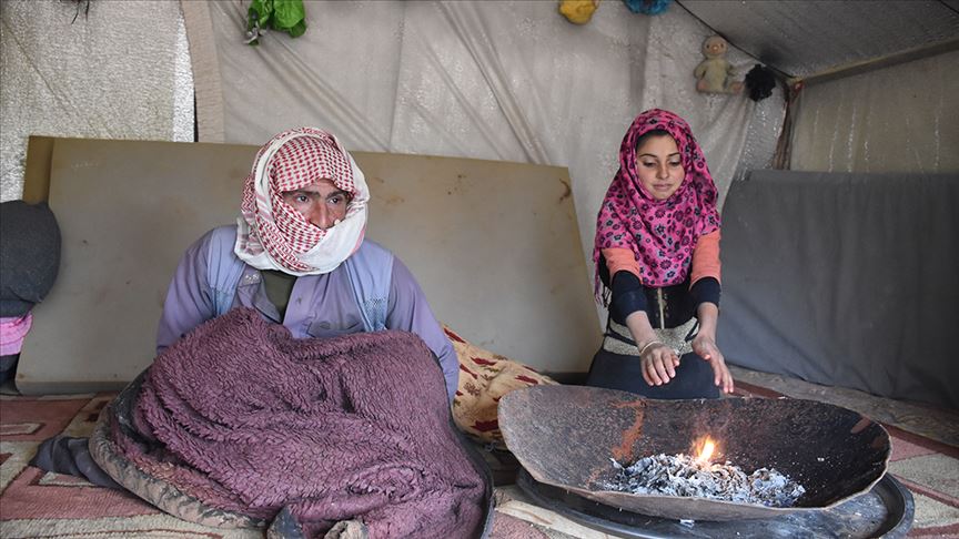 معاناة النازحين شمالي سوريا.. الدفء أصبح ضربا من الخيال (تقرير)