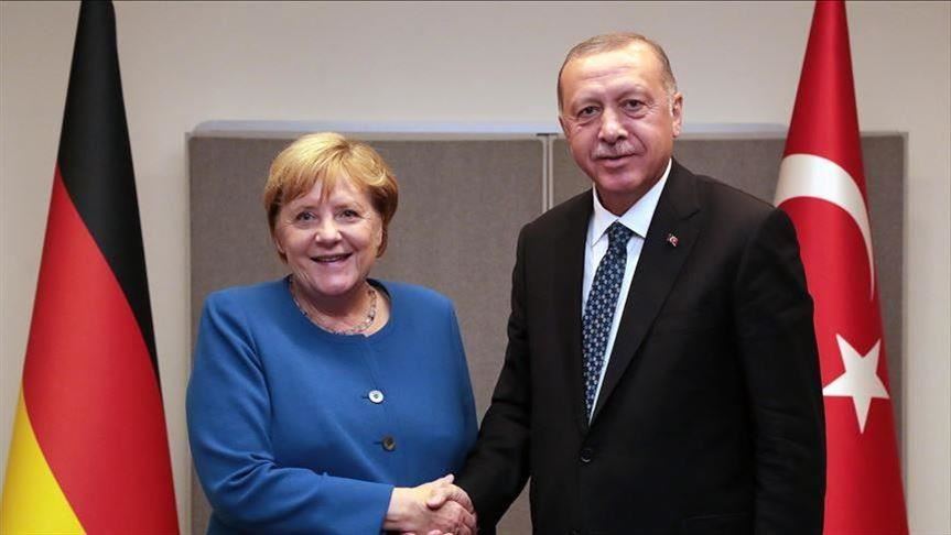 أردوغان وميركل يبحثان مستجدات إقليمية في مقدمتها ليبيا 