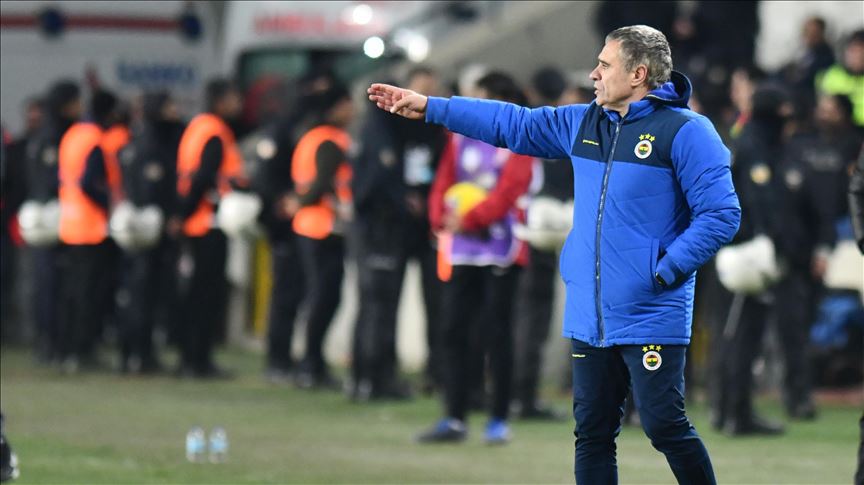 Fenerbahçe Teknik Direktörü Yanal: Hem oyun olarak hem de skor olarak mutlu ediciydi