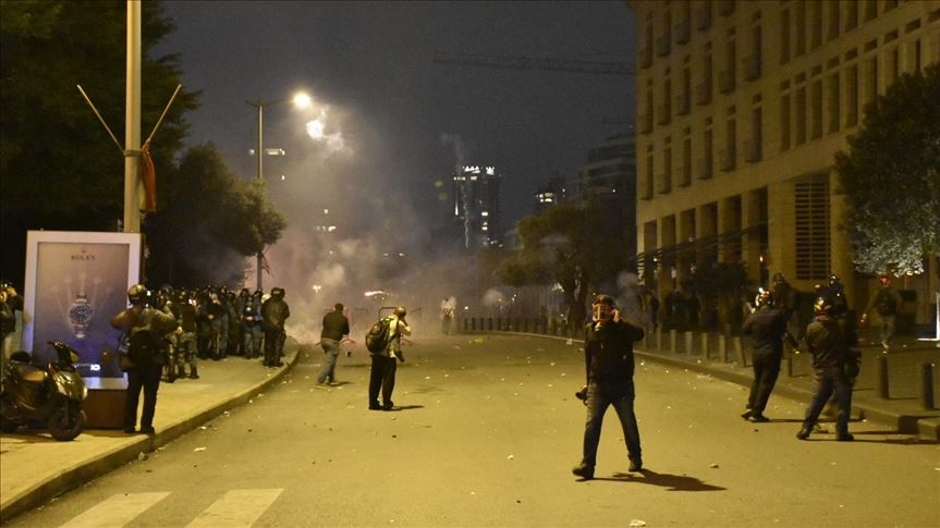 Beyrouth : Echauffourées entre les forces de l’ordre et les manifestants devant le siège du Parlement
