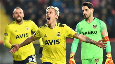 Fenerbahçe perdeyi 3 puanla açtı