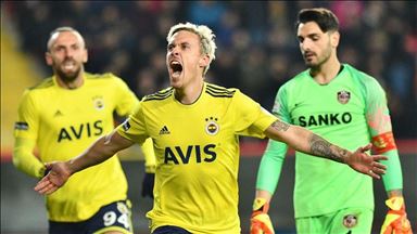 Fenerbahce beat Gaziantep 2-0 in Turkish league