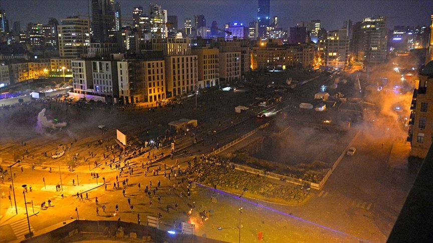 عودة الهدوء إلى وسط بيروت بعد أعنف اشتباكات منذ بدء الاحتجاجات