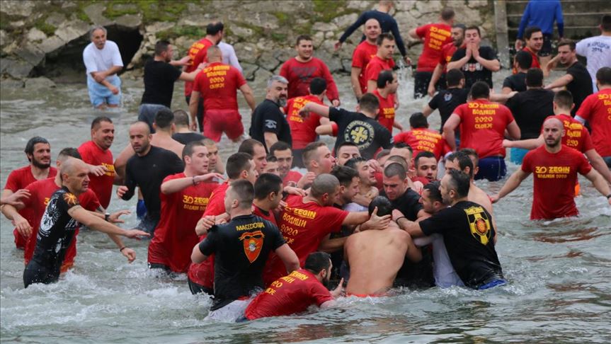 Besimtarët ortodoksë në Maqedoninë e Veriut festojnë Ditën e “Ujit të Bekuar”