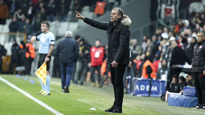 Beşiktaş Teknik Direktörü Avcı: Aklı bir tarafa bırakıp duyguların çok ön plana çıktığı bir maçı kaybettik
