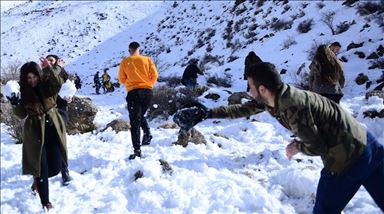 شەڕەتۆپەڵ لە خاڵی سفری سنووریی ئێران