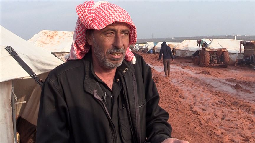 ستّيني سوري بإدلب: المقاتلات الاستطلاعية تتعقّبنا حتى في مخيمات اللجوء 