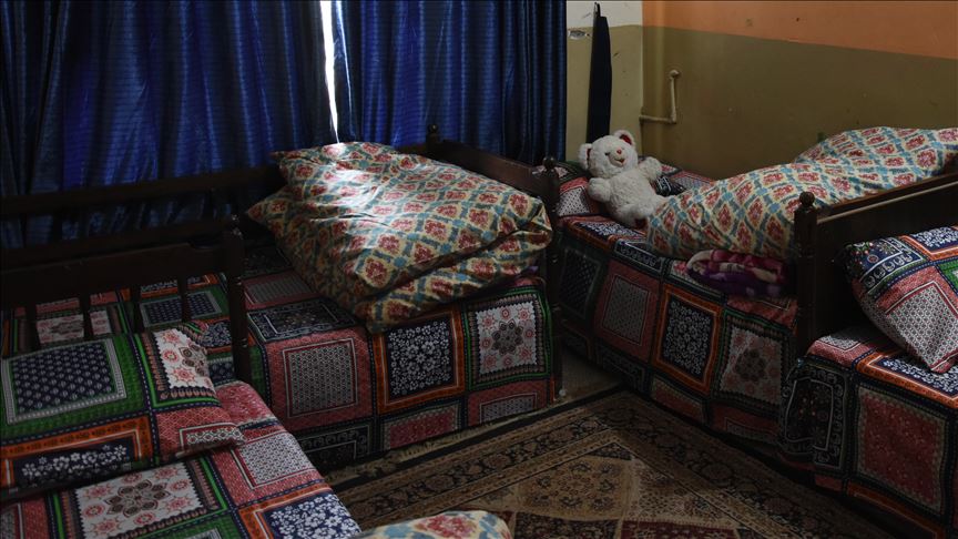 Pakistan: Turkey's aid agency donates beds to orphanage