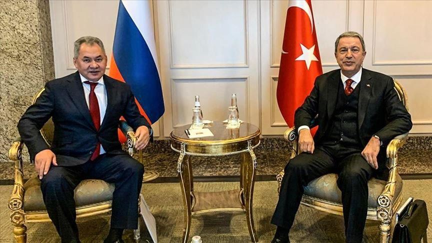 Turkish, Russian defense chiefs discuss regional issues
