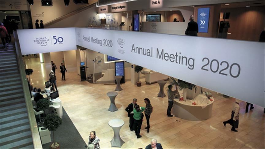 Le forum de Davos démarre sur fond de fluctuations économiques