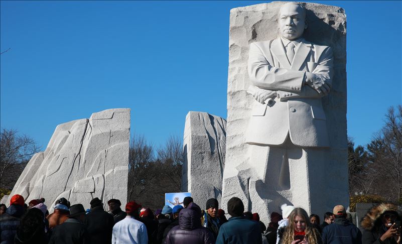 Amerikanët nderojnë jetën dhe veprën e Martin Luther King