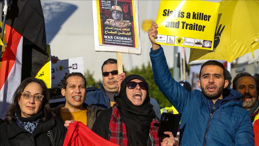 Manifestantes protestaron contra el presidente de Egipto en Londres