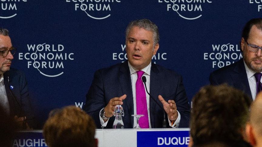 Resultado de imagen para duque siembra arboles