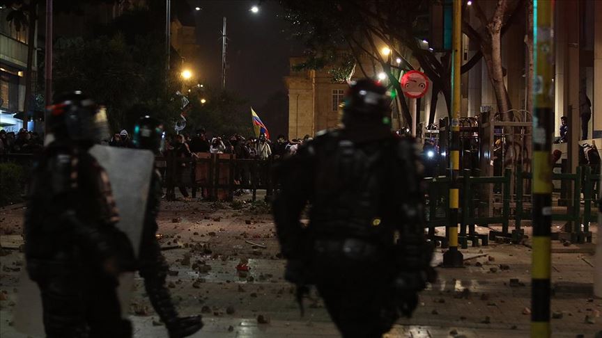 Kolombiya'da genel grev protestolarında göstericilerle polis çatıştı 