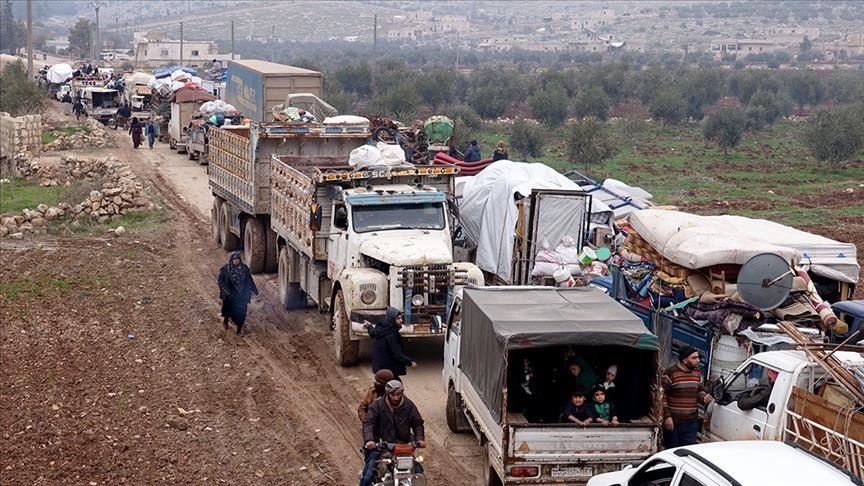 Еще 36 тыс сирийцев бежало за 2 дня к границе с Турцией 