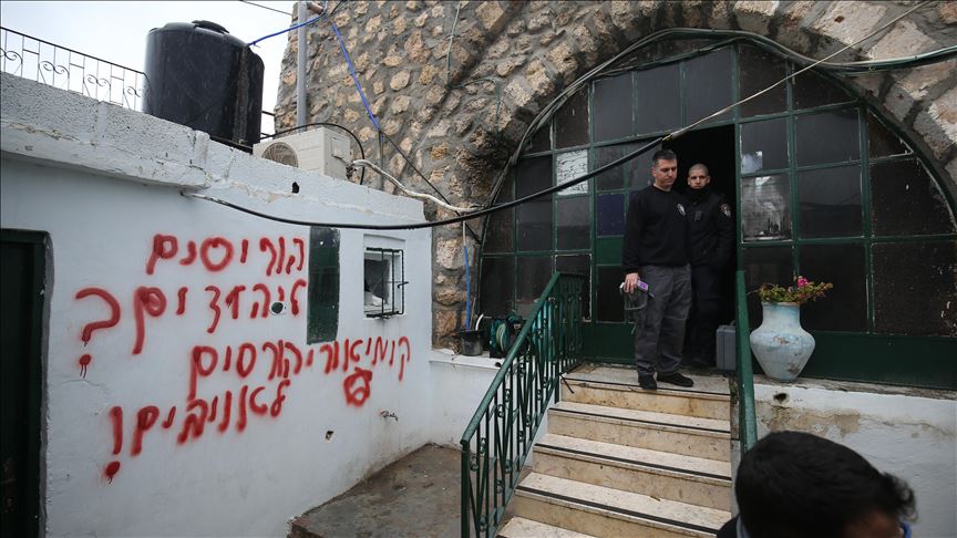 Yahudi yerleşimciler Kudüs’te bir camiyi ateşe verdi