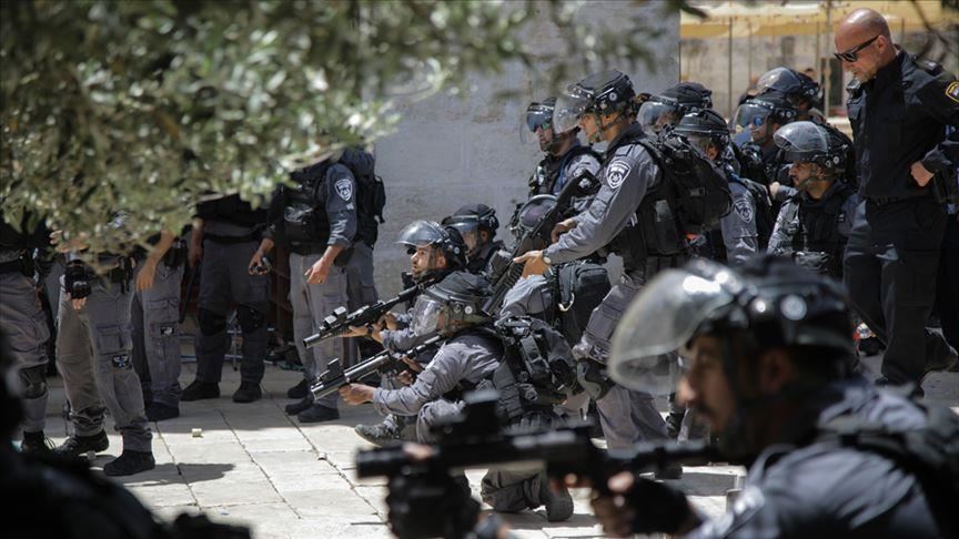 Policia izraelite bastisje në Mesxhid al-Aksa