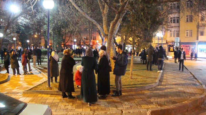 Një tërmet prej 6.8 ballë godet Turqinë