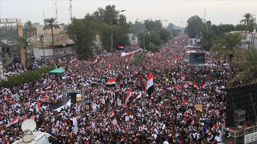 بغداد.. آلاف يتظاهرون ضد الوجود الأمريكي في العراق