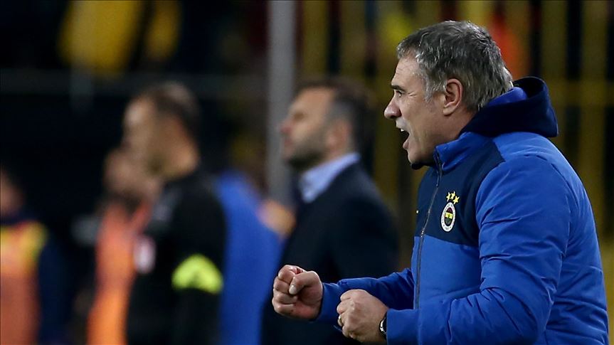 Fenerbahçe Teknik Direktörü Yanal: Şampiyonluğu hak edecek bir oyun ortaya koyduk