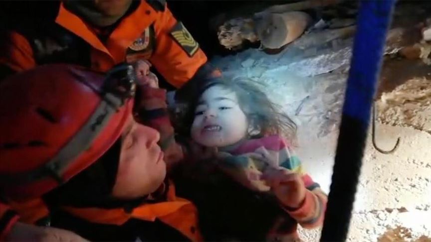 Turska: Dvoipogodišnja djevojčica nakon 24 sata spašena ispod ruševina