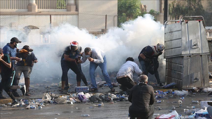 العراق.. الأمن يقتحم ساحة اعتصام البصرة ويعتقل محتجين 