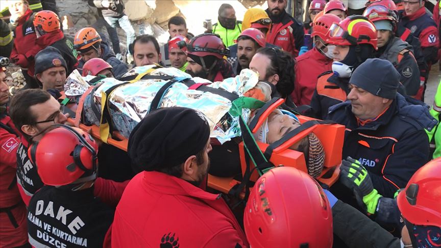 'Azize' enkaz altından 17 saat sonra kurtarıldı